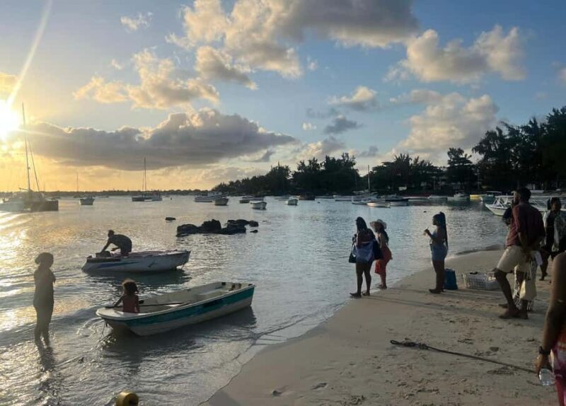 Speedboat excursion: Ile aux Bénitier/Dauphins/ Roche Crystal - An In-Depth Look at the Tour Experience