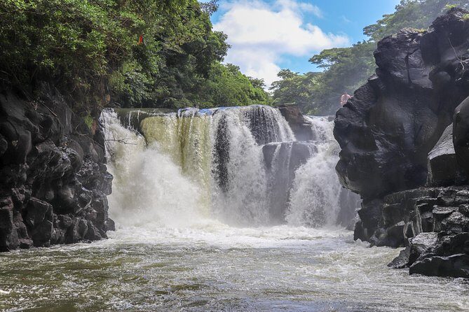 Speedboat Ile aux Cerfs + GRSE Waterfall, BBQ and Bar - What’s Included and What’s Not