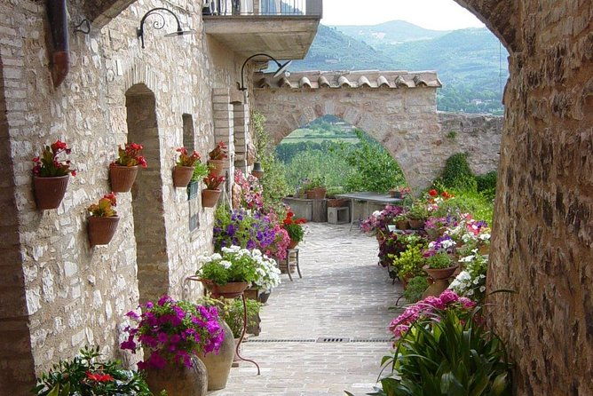 spello-a-journey-through-flowers-mosaics-and-ancient-roman-ruins