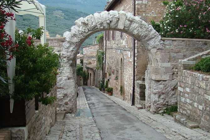 spello-a-journey-through-flowers-mosaics-and-ancient-roman-ruins