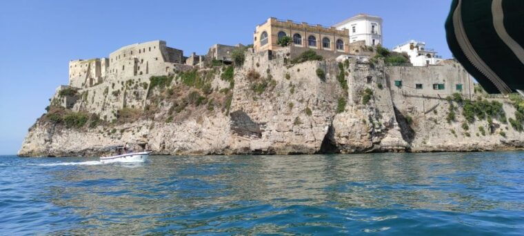 sperlonga-boat-tour-to-gaeta-with-pizza-and-drinks