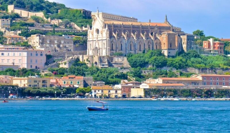 sperlonga-private-boat-tour-to-gaeta-with-pizza-and-drinks