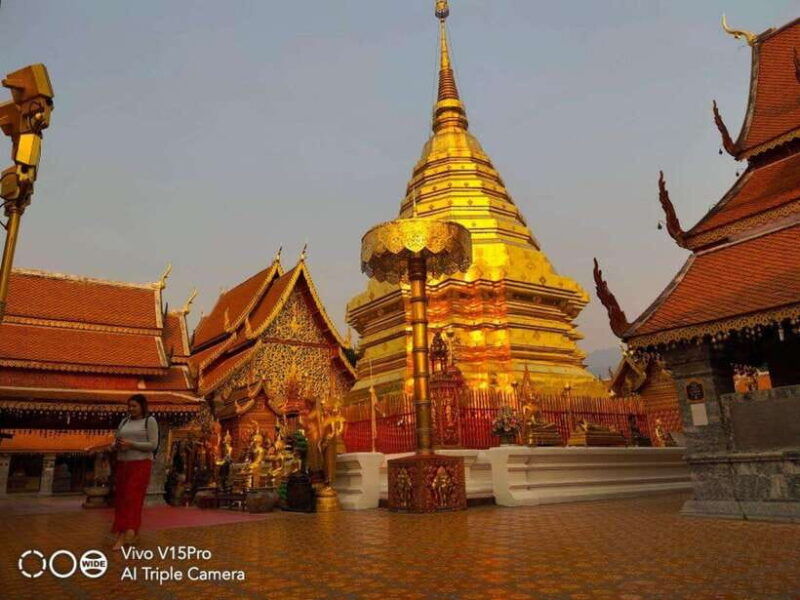 spiritual-sunrise-wat-doi-suthep-pha-lat-alms-meditation