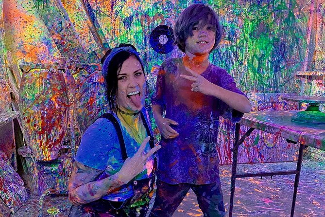 splatter-art-paint-studio-experience-in-hawaii