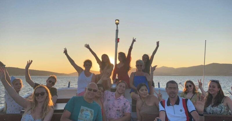 split-1-5-hour-riviera-boat-cruise-with-a-free-drink