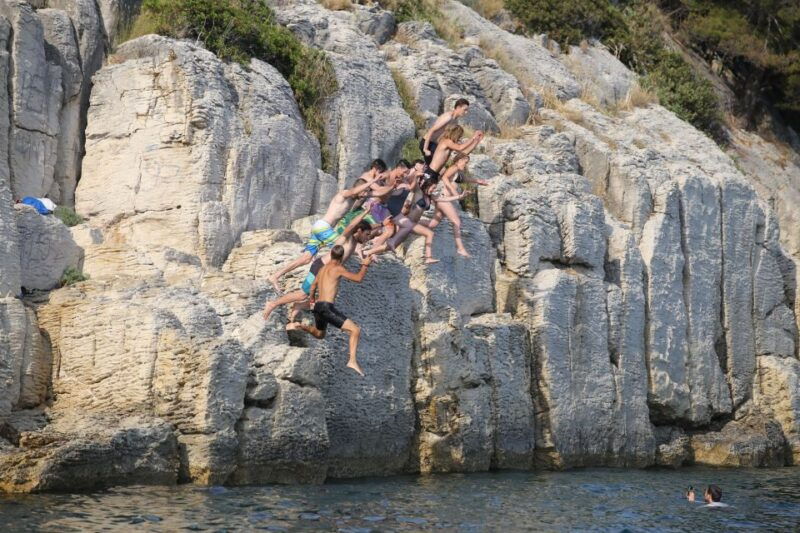 split-4-hour-guided-sea-kayak-tour