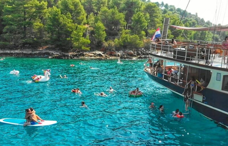 split-all-inclusive-islands-swimming-cruise