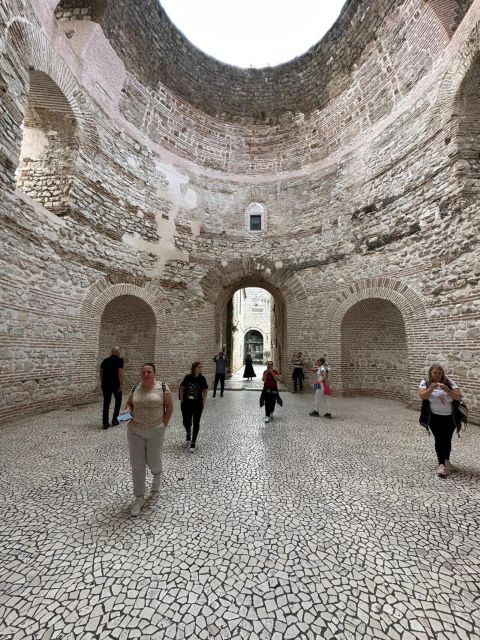split-and-diocletians-palace-walking-tour-with-a-local-guid
