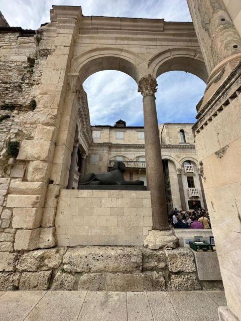 split-and-diocletians-palace-walking-tour-with-a-local-guid