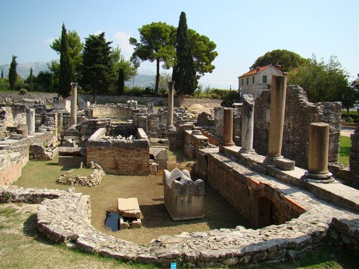 split-and-salona-cultural-heritage-day-tour-from-trogir