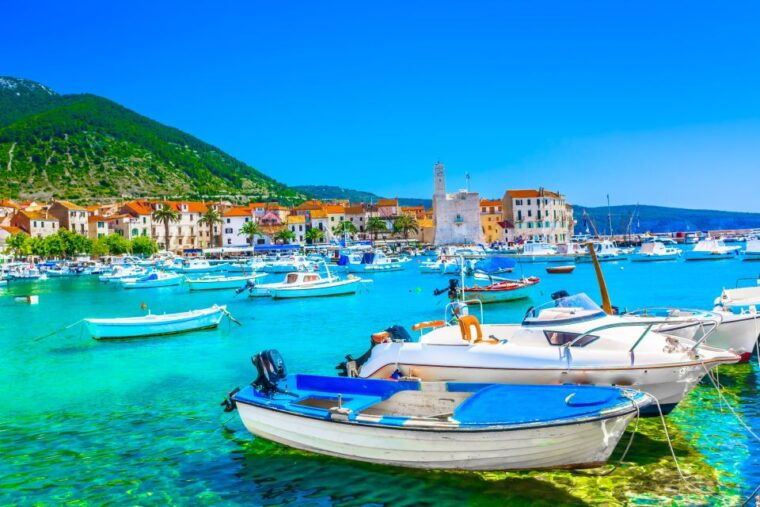 split-blue-cave-5-islands-snorkeling-speedboat-tour