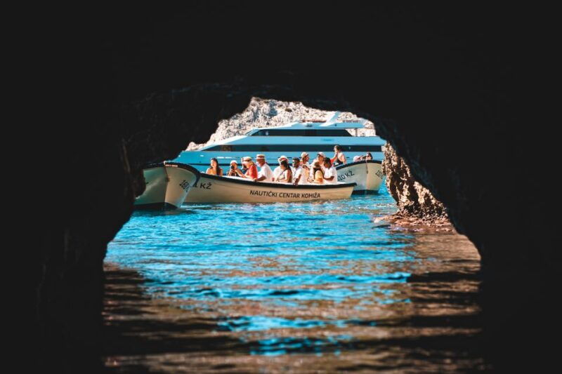 split-blue-cave-and-5-islands-tour