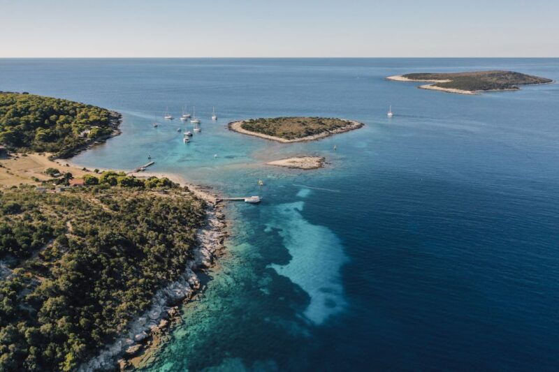 split-blue-cave-and-5-islands-tour