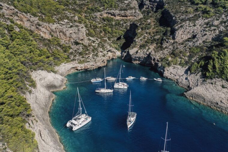 split-blue-cave-and-5-islands-tour