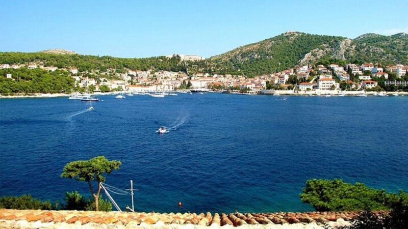 split-blue-cave-dalmatian-islands-full-day-speedboat-tour