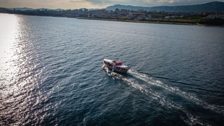 split-blue-lagoon-and-solta-boat-tour-with-lunch-and-drinks