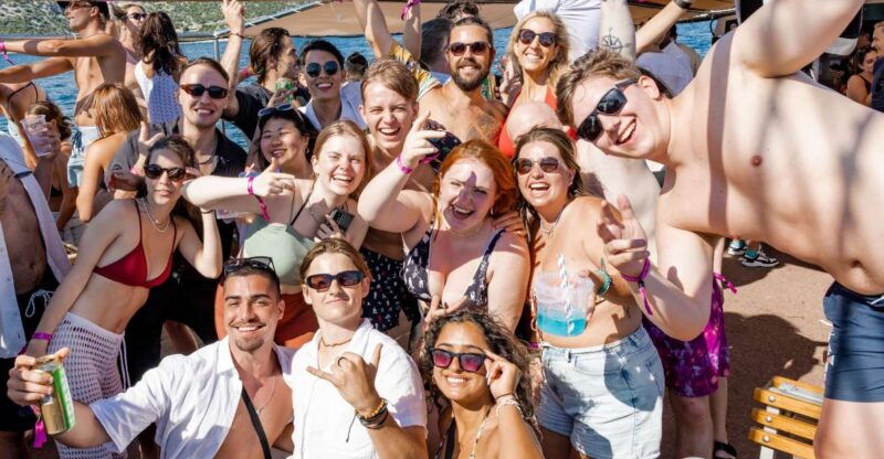 split-blue-lagoon-boat-party-with-djs-shots-after-party