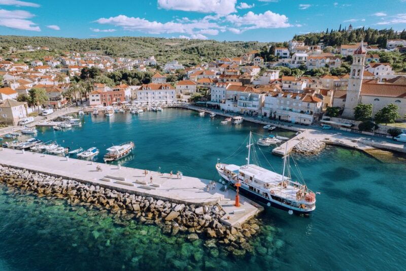 split-blue-lagoon-boat-party-with-slide-dj-and-after-party