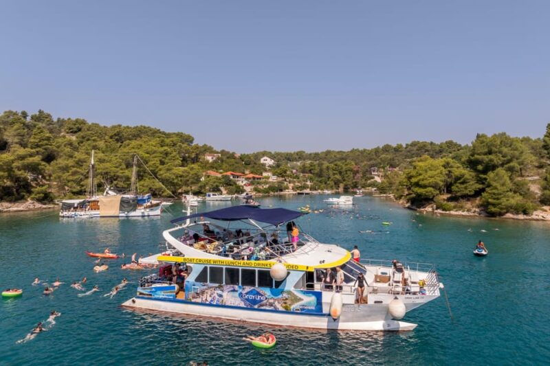 split-blue-lagoon-shipwreck-and-solta-cruise-with-lunch