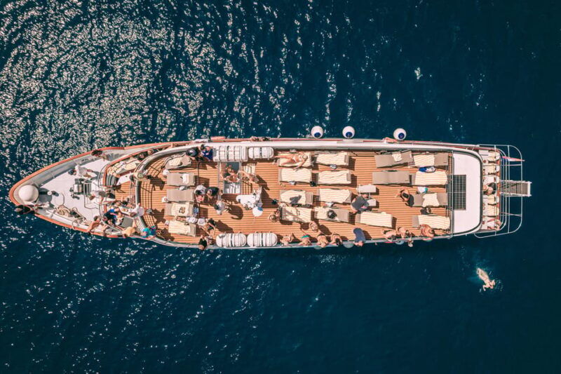 split-blue-lagoon-shipwreck-and-solta-with-food-and-drinks