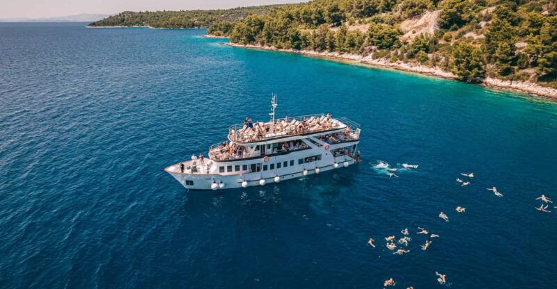 split-blue-lagoon-shipwreck-and-solta-with-food-and-drinks