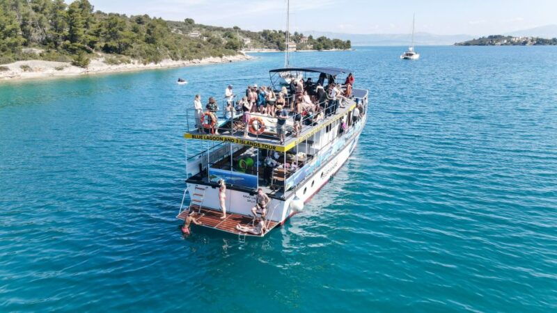 split-blue-lagoon-shipwreck-solta-with-lunch-drinks