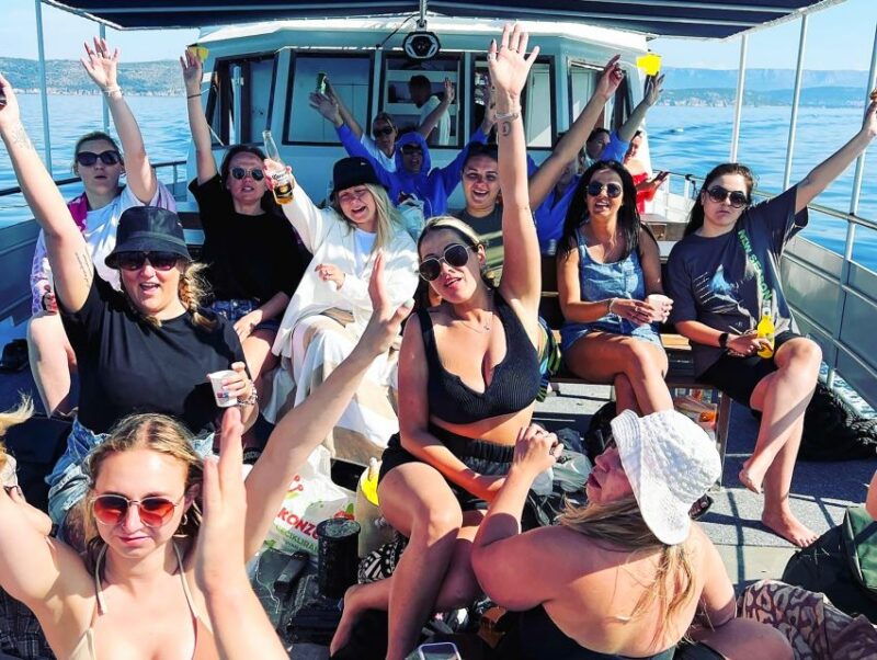 split-blue-lagoon-shipwreck-solta-with-lunch-drinks