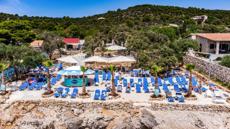 split-blue-lagoon-shipwreck-solta-with-lunch-drinks