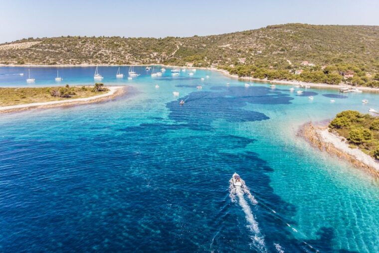 split-blue-lagoon-shipwreck-solta-with-lunch-drinks