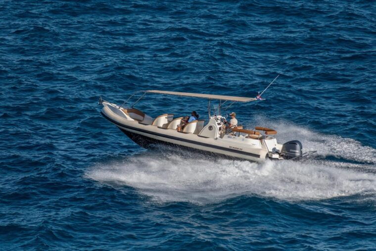 split-blue-lagoon-solta-shipwreck-maslinca-private-tour