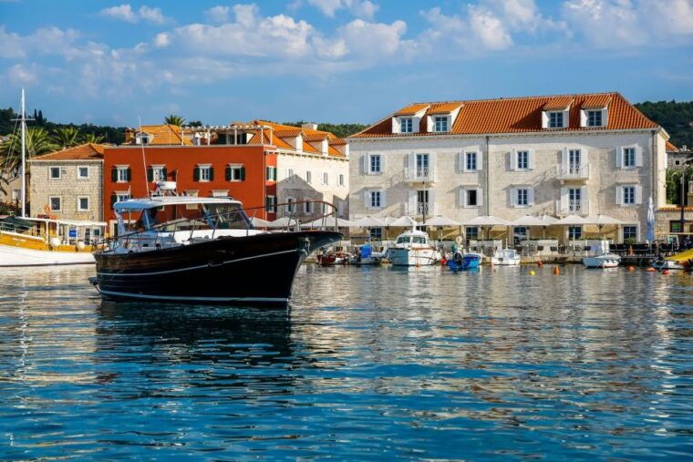 split-brac-island-and-sutivan-village-sunset-boat-tour