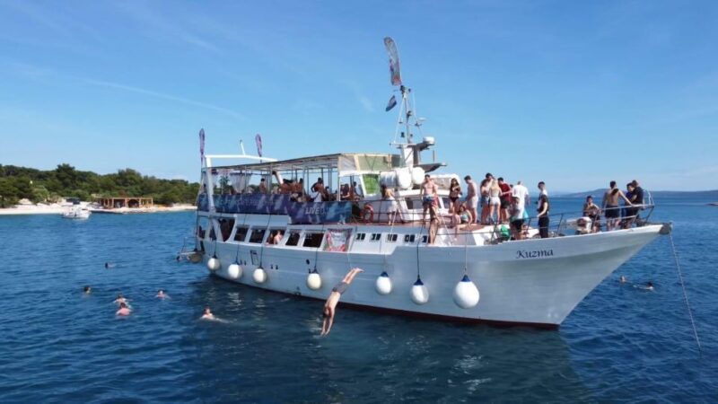 split-captains-blue-lagoon-boat-party-with-live-dj