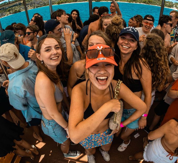 split-captains-blue-lagoon-boat-party-with-live-dj