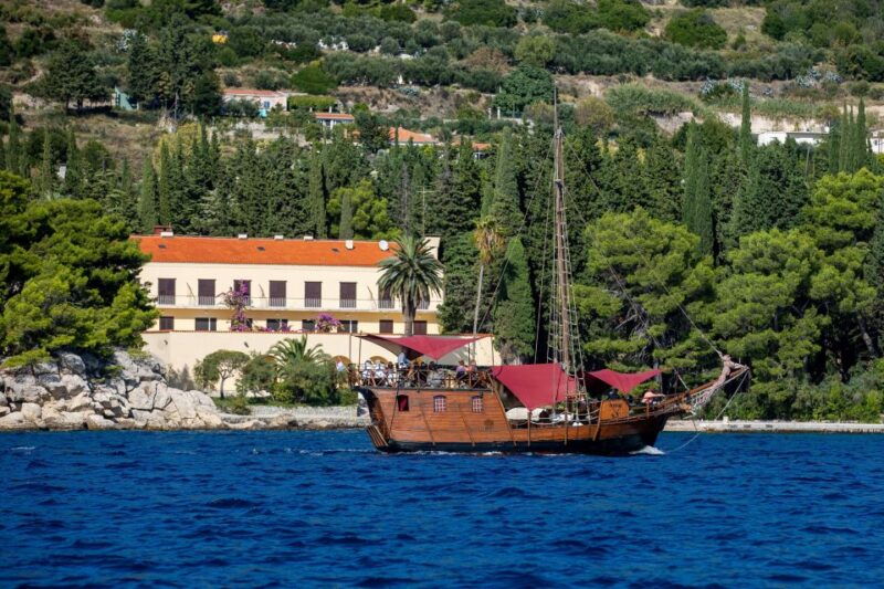 split-cruise-on-columbos-pirate-ship-santa-maria