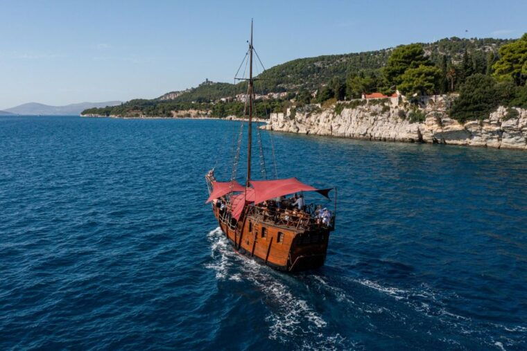 split-cruise-on-columbos-pirate-ship-santa-maria