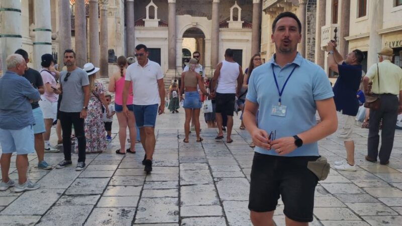 split-cultural-walking-tour-with-anthropologist-guide