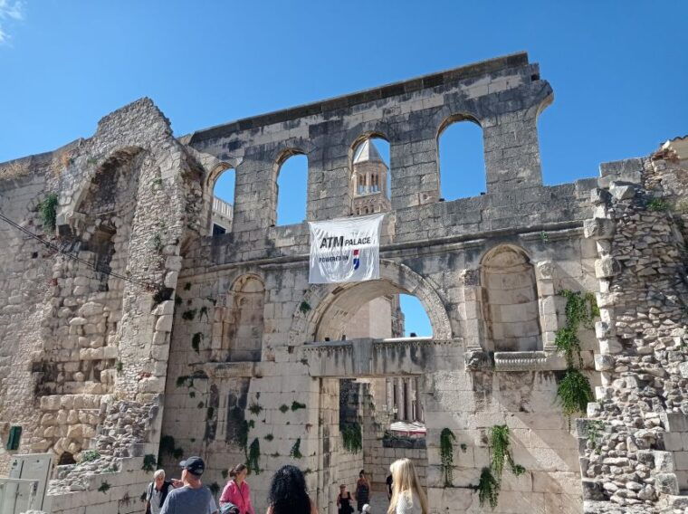 split-cultural-walking-tour-with-anthropologist-guide
