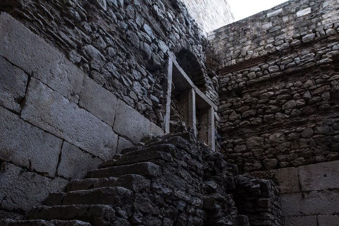 split-game-of-thrones-small-group-tour-with-diocletians-cellar