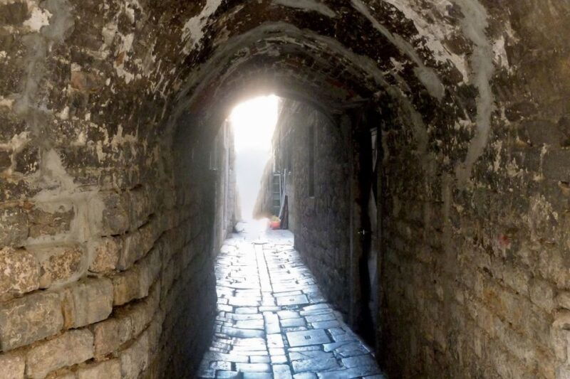 split-game-of-thrones-tour-with-diocletians-palace-cellar