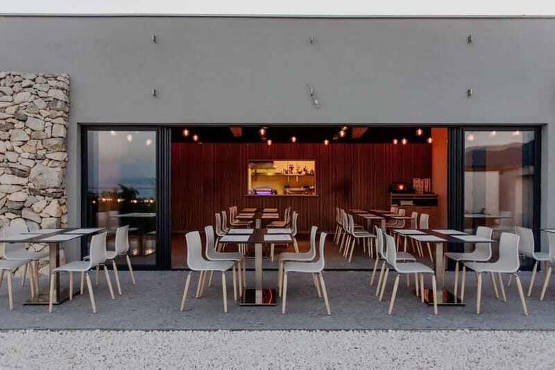 Split/Grad Katela: Vineyard Hen Party Dinner with Transfers - Key Points