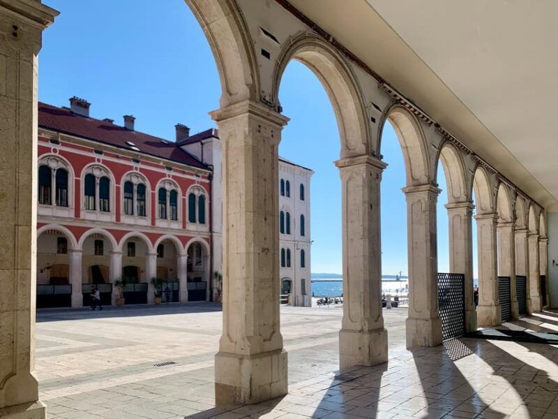 split-group-or-private-walking-tour-with-art-historian