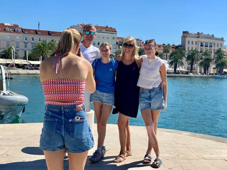 split-group-or-private-walking-tour-with-art-historian