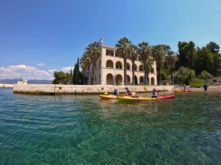 split-guided-sea-kayaking-tour-with-snorkeling