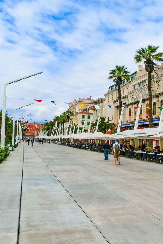 split-guided-walking-tour-in-english