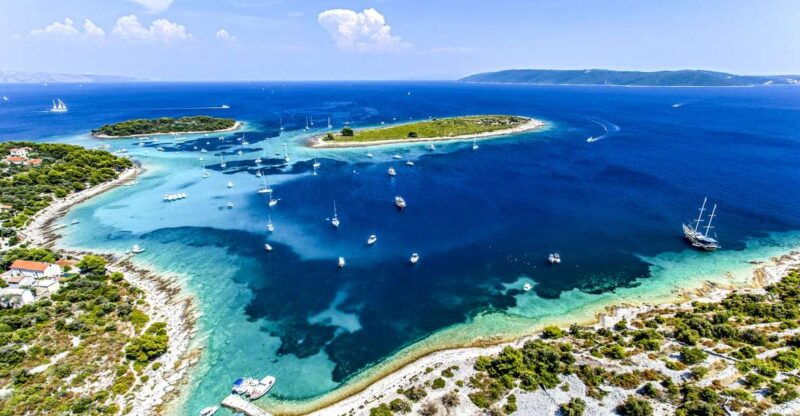 split-half-day-blue-lagoon-shipwreck-and-trogir-boat-tour