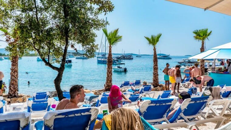 split-half-day-blue-lagoon-shipwreck-and-trogir-boat-tour