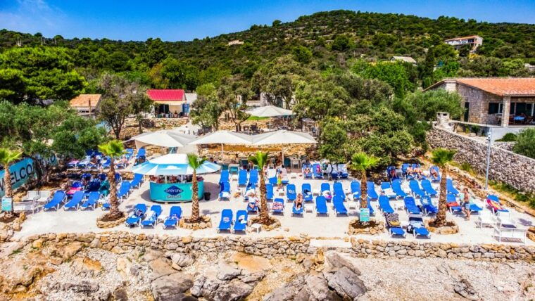 split-half-day-blue-lagoon-shipwreck-and-trogir-boat-tour