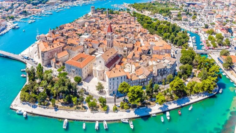 split-half-day-blue-lagoon-shipwreck-and-trogir-boat-tour