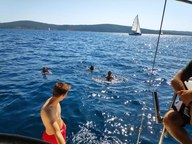split-half-day-sailing-tour-with-swim-stop-snacks-and-wine