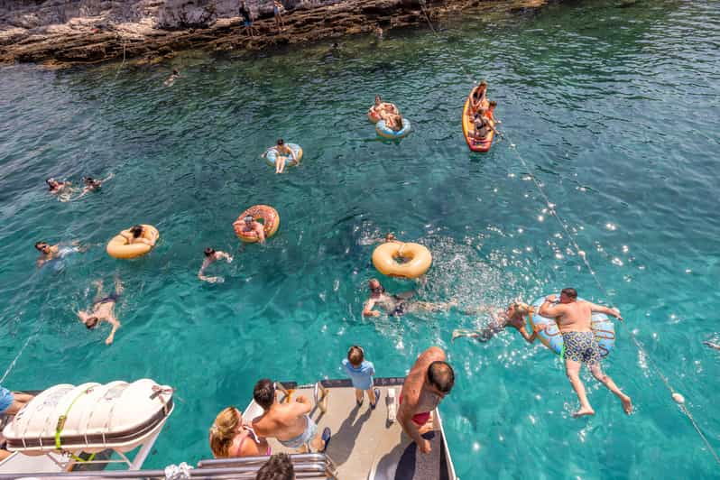 split-hvar-brac-and-pakleni-cruise-with-lunch-and-drinks-2
